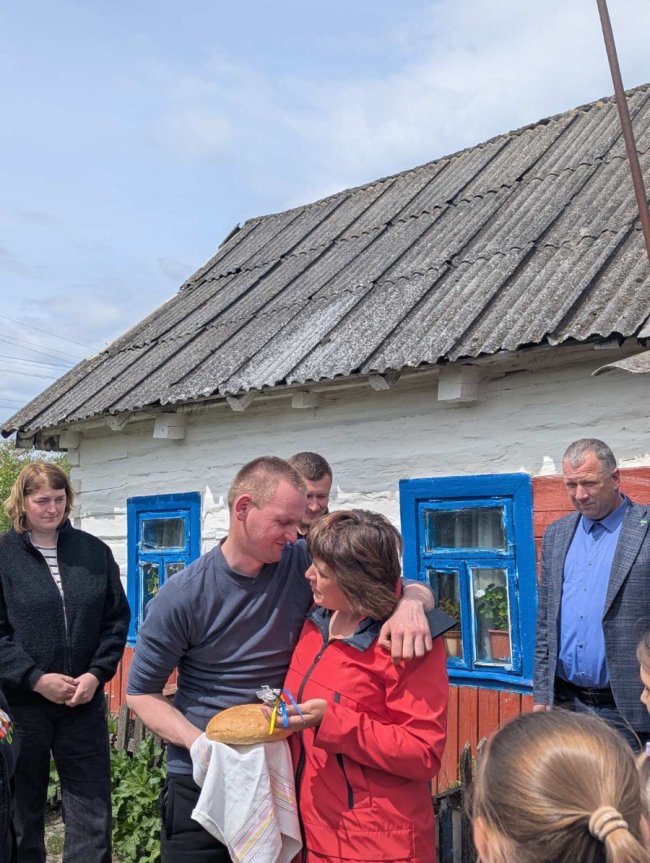 На Волині зустріли звільненого з полону воїна. ВІДЕО