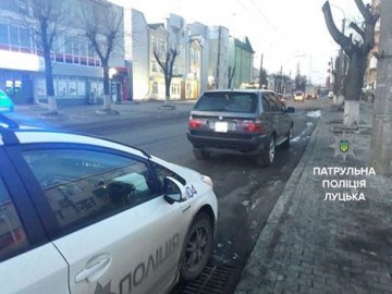 У Луцьку виявили елітну автівку з підробленими документами