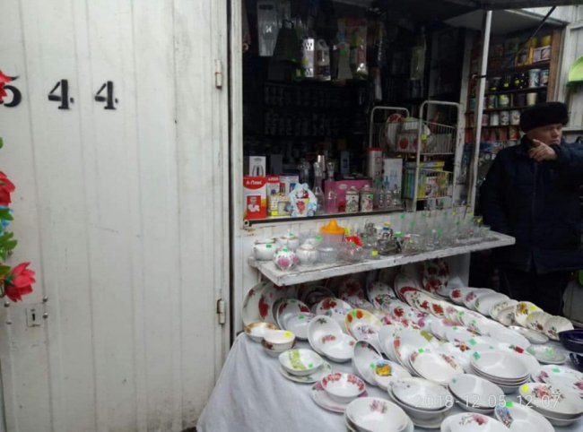 На центральному ринку Луцька ліквідували «наливайку». ФОТО