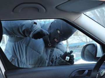 Волинянин обчистив автівку в Житомирі