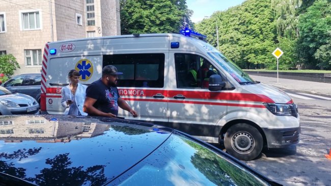 У Луцьку зіткнулися легковик та мотоцикл: є постраждалий. ФОТО