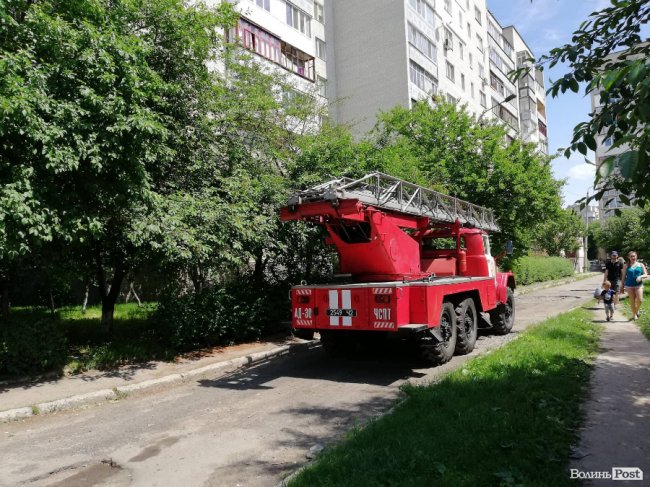 У Луцьку горів балкон багатоповерхівки. ФОТО