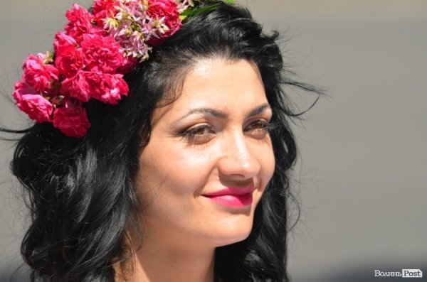 У Луцьку наречені вийшли на парад. ФОТО