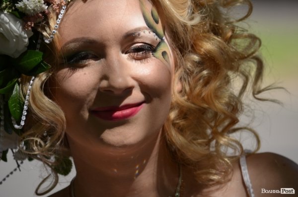 У Луцьку наречені вийшли на парад. ФОТО