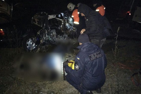 Страшна аварія на Рівненщині: вщент розбиті авто, понівечені тіла. ФОТО