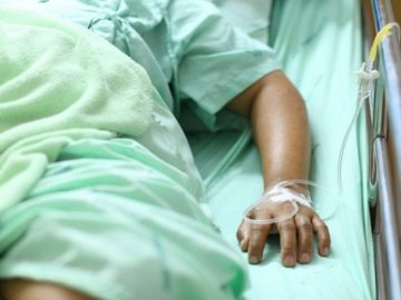 Поїли домашньої ковбаси: двоє людей госпіталізували з ботулізмом 