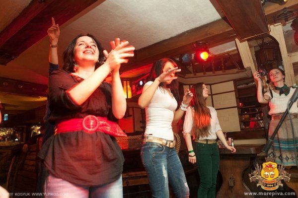 Як у Луцьку танцювали під закарпатський рок-н-рол. ФОТО