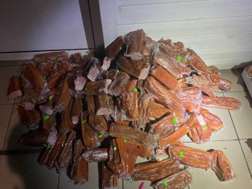 Волинянин віз через кордон майже 100 кілограмів копченого бочка. ФОТО