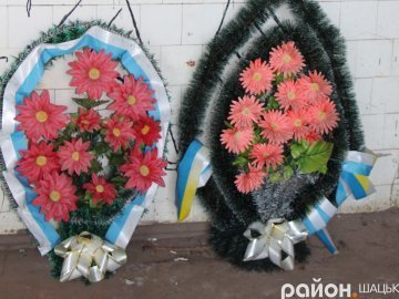 Пентаграма, свастика і «Бога нет»: дивні написи і малюнки в Шацьку