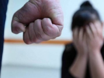 У Ковелі в «культурному» підрозділі мерії чоловік побив жінку