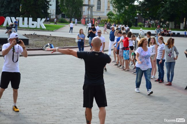 У Луцьку річницю «Ранкової руханки» відзначили тортом