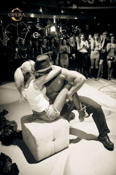 Еротичний «Дєвішнік» у луцькому клубі. ФОТО