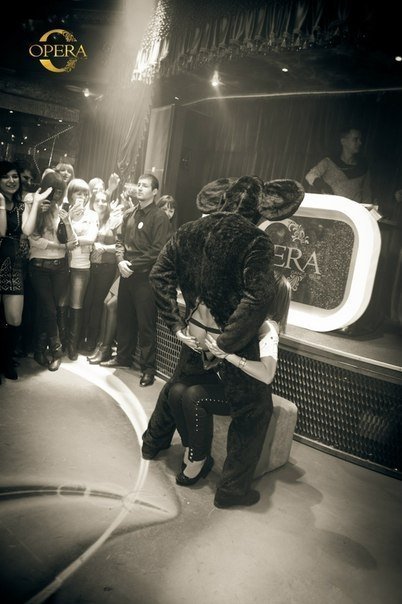 Еротичний «Дєвішнік» у луцькому клубі. ФОТО