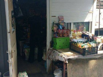 На луцькому ринку виявили точку продажу сурогату. ФОТО