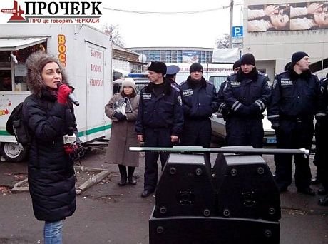 У Черкасах міліція зірвала показ фільму про Межигір’я. ФОТО