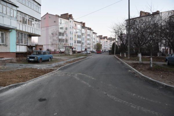 Луцьк: показали, як ремонтують двори і тротуари