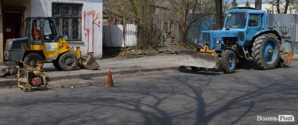 Вулиця Винниченка: в дорожників обід