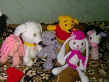 Волинянка в’яже милі іграшки в японській техніці