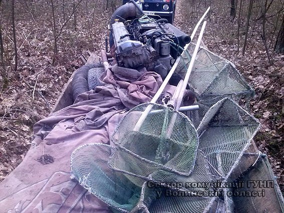 У Любешові бурштинокопачі чинили опір працівникам поліції. ФОТО