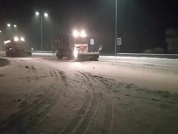 Як чистять дороги державного значення на Волині. ВІДЕО