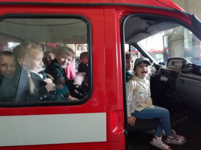 Дітлахам дали «порулити» пожежною машиною в Луцьку