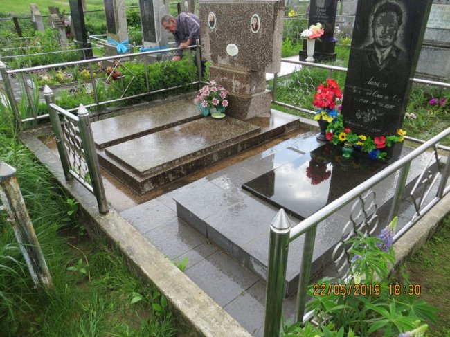 Під Луцьком «антихристи» крадуть хрести з могил. ФОТО