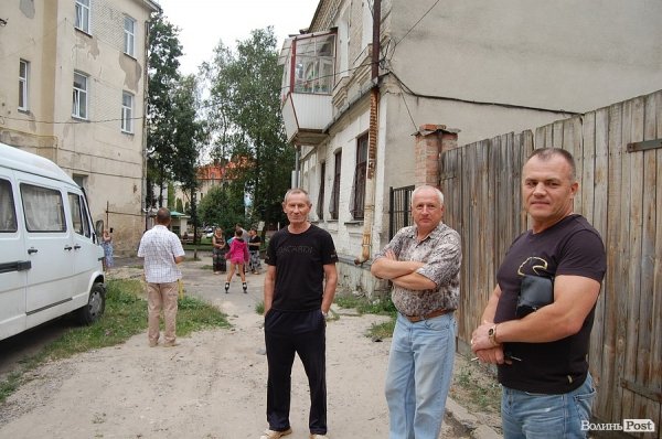 Мешканці вулиці Горького у Луцьку категорично проти її реконструкції. ФОТО