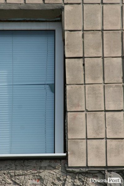 У стінах більшають тріщини, – мешканці будинку з обвалом. ФОТО