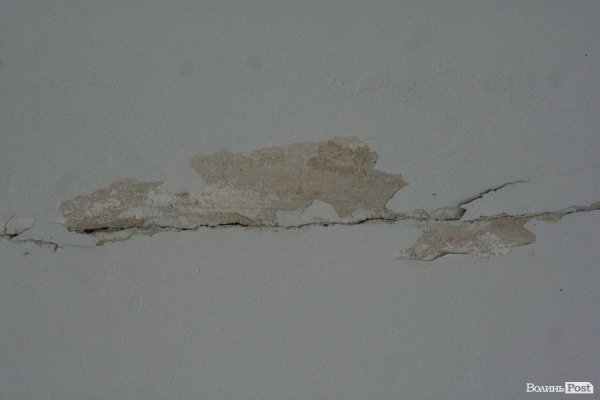 У стінах більшають тріщини, – мешканці будинку з обвалом. ФОТО