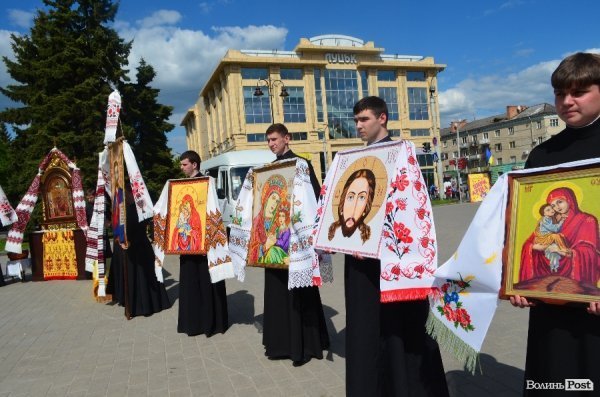 У Луцьку відбувся фестиваль вишитих рушників