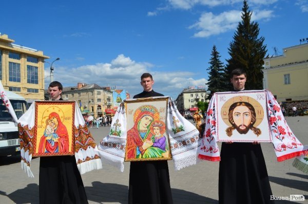 У Луцьку відбувся фестиваль вишитих рушників