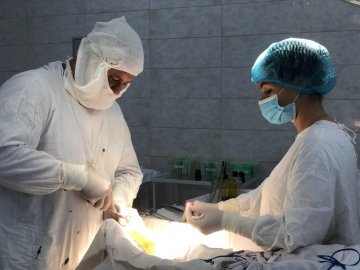 Лікарі прооперували 24-річну волинянку, у якої були викривлені пальці обох стоп 