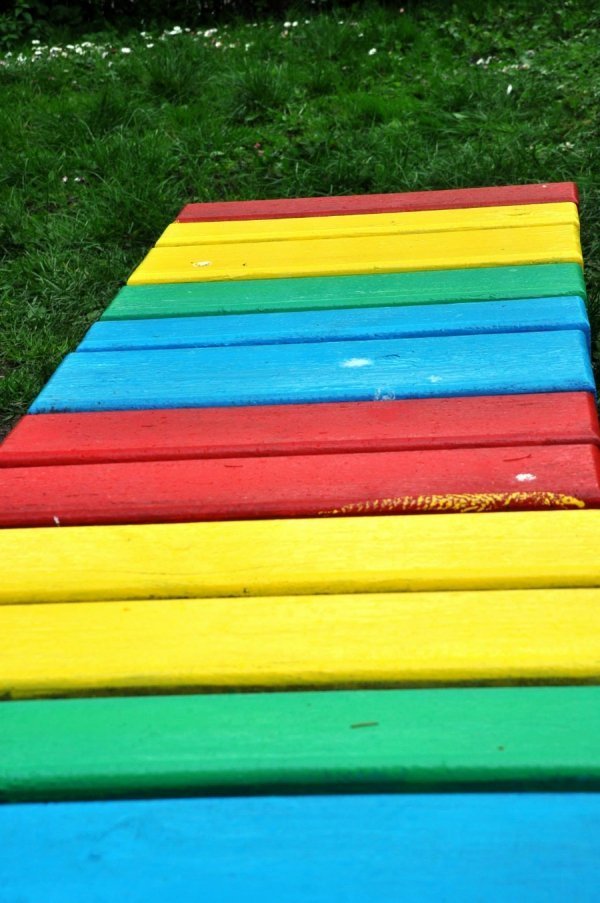 Як лучани допомогли облаштувати майданчик у дитбудинку. ФОТО