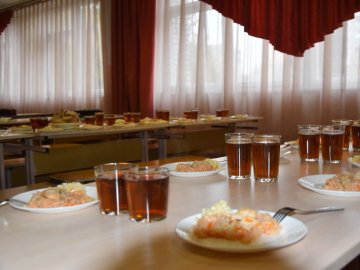 Луцькі депутати провели інспекцію у шкільних їдальнях