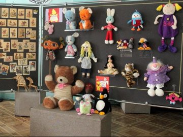 На зустріч з дитинством: лучан кличуть на виставку іграшок