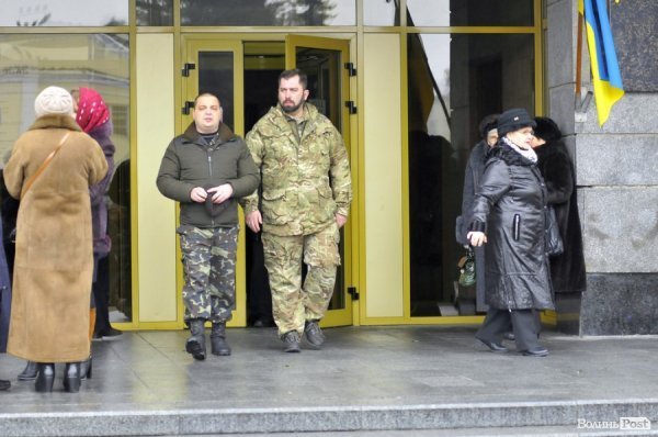 Фото прощання з міським головою Луцька Миколою Романюком