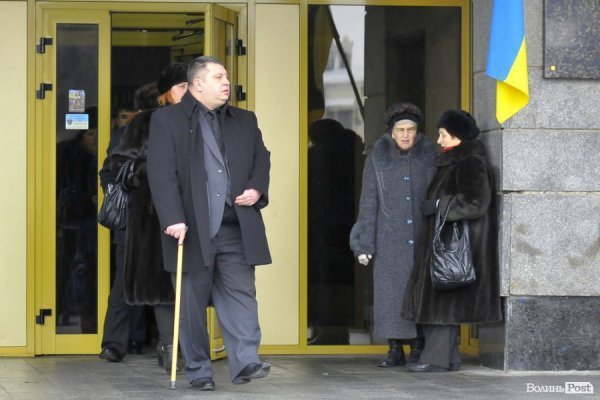 Фото прощання з міським головою Луцька Миколою Романюком