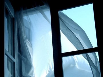 У районі ДПЗ чоловік випав з вікна багатоповерхівки