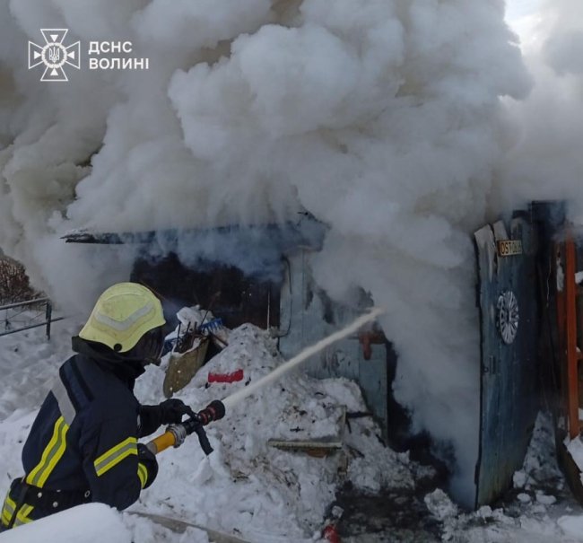 Пожежі на Волині: горіли три господарські споруди, будинок та хлів