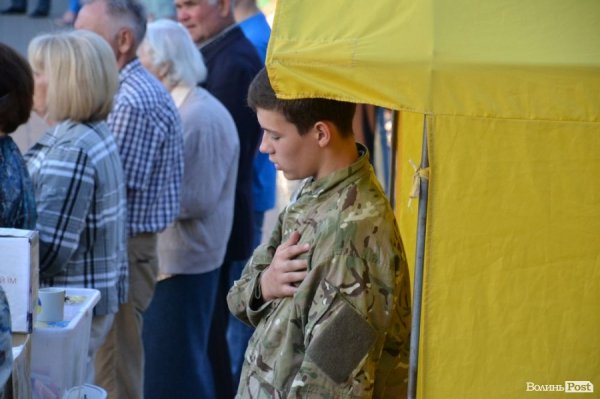 У центрі Луцька молилися за Україну.ФОТО