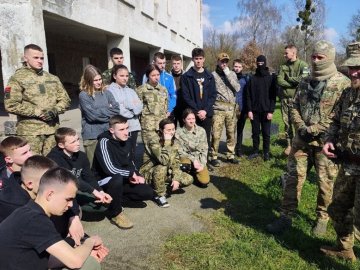 Хто організовує військові вишколи для молоді у Луцьку
