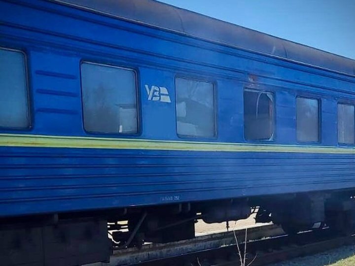 Росіяни вдарили дроном по вантажному поїзду на Донеччині: поранений машиніст