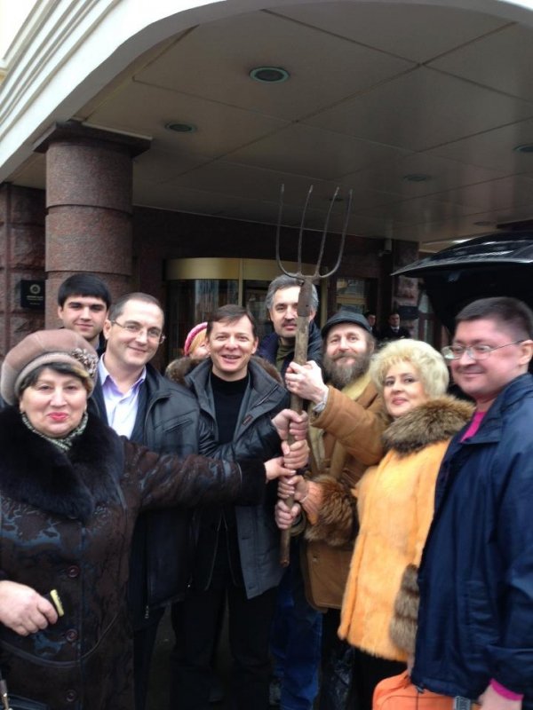 Ляшко скаржиться, що його з вилами не пустили в літак. ФОТО