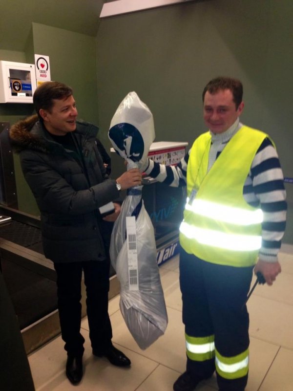 Ляшко скаржиться, що його з вилами не пустили в літак. ФОТО