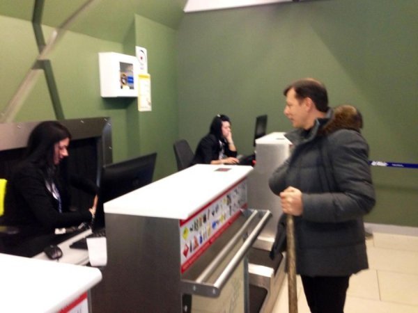 Ляшко скаржиться, що його з вилами не пустили в літак. ФОТО