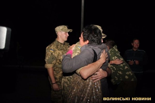 Як на Волині зустрічали звільнених з полону бійців. ФОТО. ВІДЕО