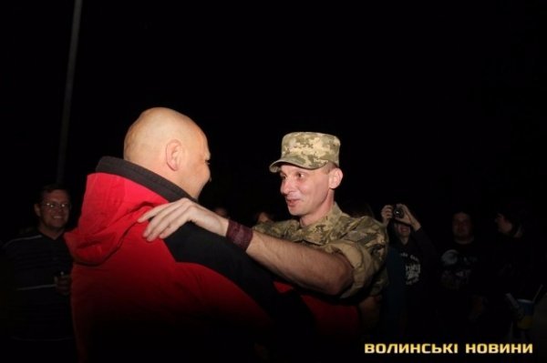 Як на Волині зустрічали звільнених з полону бійців. ФОТО. ВІДЕО