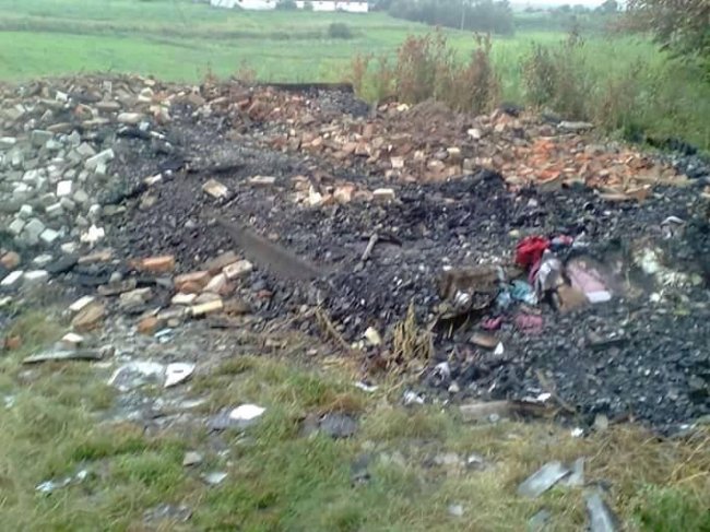 Втікали від вогню через вікно: багатодітна сім’я з Волині лишилася без даху над головою