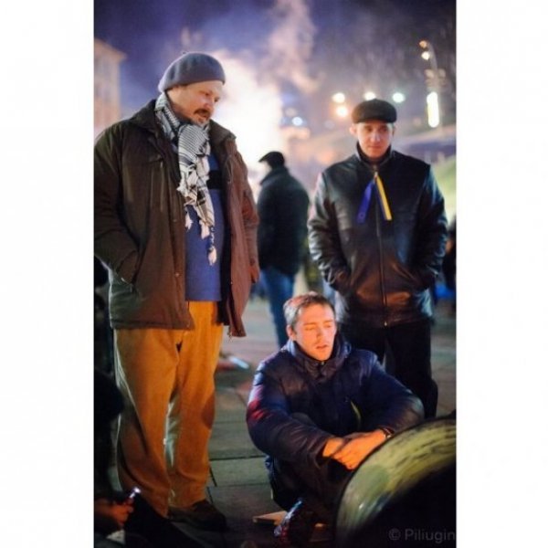 Останні мирні хвилини перед розгоном студентів на Євромайдані. ФОТО