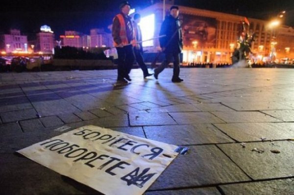 Останні мирні хвилини перед розгоном студентів на Євромайдані. ФОТО